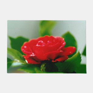 Felpudo Rosa Roja de la pasión cubierta de rocío