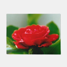 Felpudo Rosa roja matutina cubierta de rocío