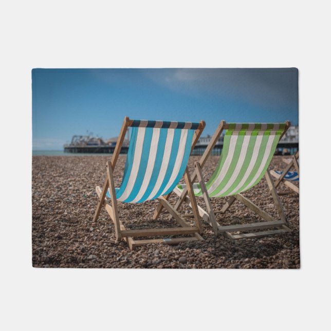 Felpudo Sillas de cubierta que miran el mar (Anverso)