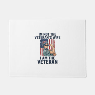 Felpudo Soy la mujer veterana patriótica diseño de veteran