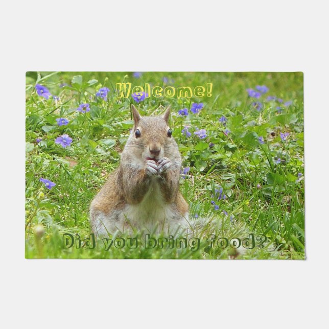 Felpudo Squirrel Amongst Wild Violets  (Anverso)