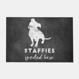 Felpudo Staffies estropeó aquí la pizarra del vintage