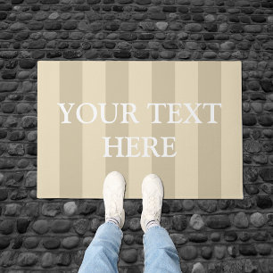 Felpudo Su del texto beige aquí rayado