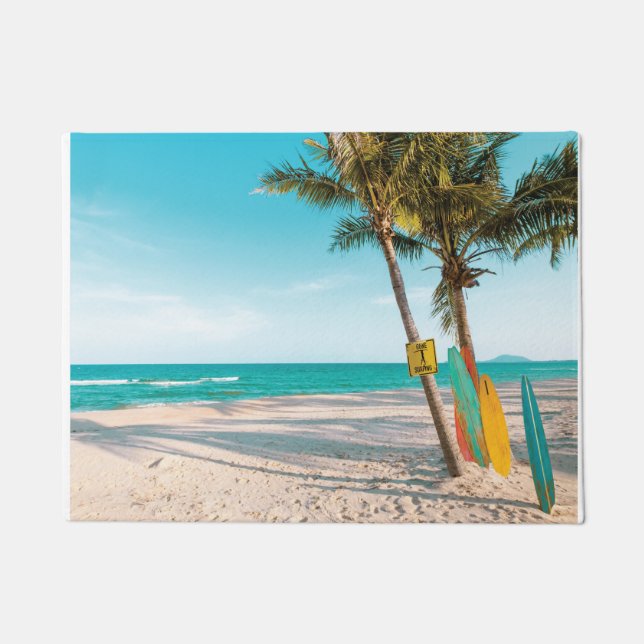 Felpudo Surf board en la playa tirando almohada (Anverso)