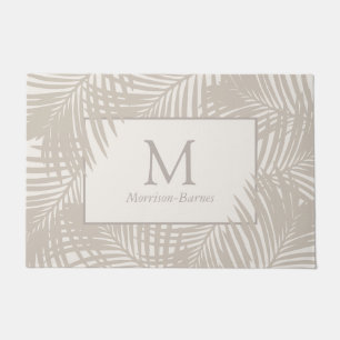 Felpudo Taupe Monogramado en patrón de hoja de palma trop