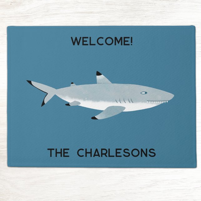 Felpudo Tiburón de Arrecife de Punta Negra Divertido Perso (Fun Black Tipped Reef Shark personalized coastal humor doormat for you boat or beach house)