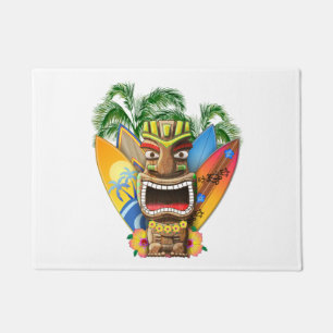 Felpudo Tiki hawaiano que practica surf