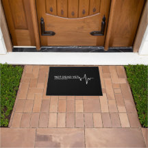 Todavía no muerto Doormat