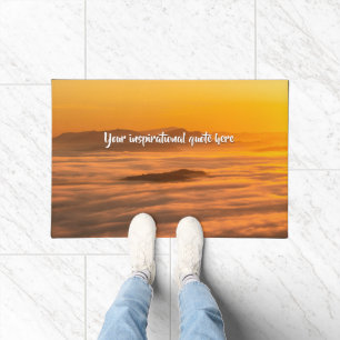 Felpudo Tu texto personalizado amanecer sobre paisaje brum