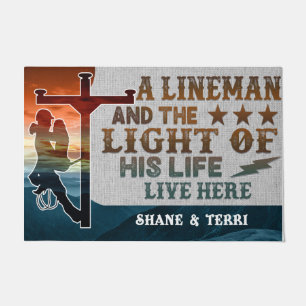 Felpudo Un Lineman Y La Luz De Su Vida Viven Aquí