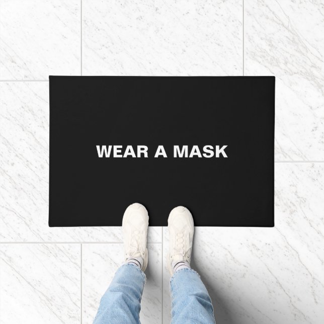 Felpudo Usar una máscara personalizado blanco negro texto  (Interior)
