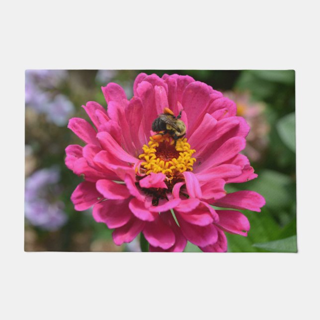 Felpudo Zinnia rosa y abeja de burbujas Pillow al aire lib (Anverso)