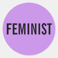 Feminista, texto negro en negrita sobre pegatinas 
