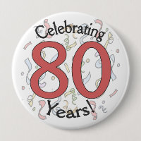 Festejando el enorme botón de 80 años de cumpleaño
