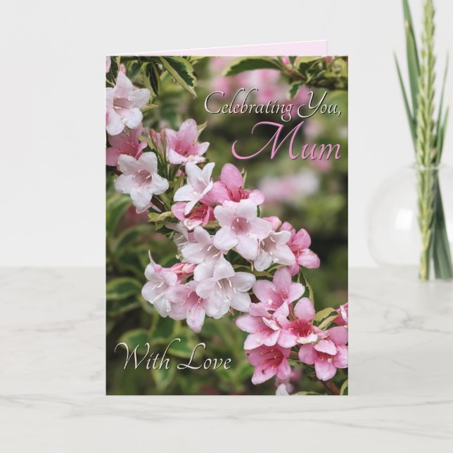 Festejando tu tarjeta de flores rosadas de Mamá (Anverso)