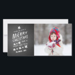FESTIVA CHALKBOARD MERRY CHRISTMAS | TARJETA DE FOTOGRAFÍA<br><div class="desc">NAVIDAD RÚSTICA DE MERRY | TARJETA DE FESTIVIDAD. Elke Clarke© Tipo de tiza divertida que se utiliza en el fondo de un efecto tiza negra. Te deseo una Feliz Navidad y un Feliz Año Nuevo. Personaliza con tu nombre y foto familiar. Otros colores y estilos disponibles en www.zazzle.com/monogramgallery.</div>
