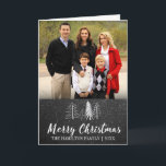 Festiva Chalkboard Snowy Trees Tarjeta de foto doblada<br><div class="desc">Fondo de pizarra con árboles de invierno tiza dibujados a mano y nieve,  guión de "Feliz Navidad" en blanco,  tarjeta de foto doblada.</div>