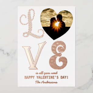 Festiva Con Relieve Metalizado El amor es todo lo que necesitas para la tarjeta d