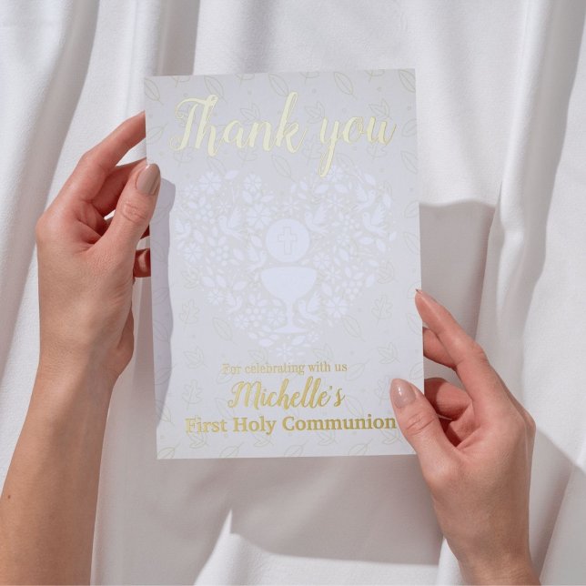 Festiva Con Relieve Metalizado Primera Tarjeta De Agradecimiento De La Santa Comu (Complete the celebration of your child's First Holy Communion with this scripture thank you card!)
