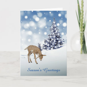 Festiva Fawn en tarjeta de saludo de feriado de nieve para