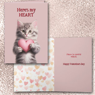 Festiva Gatito lindo con tarjeta de corazón de San Valentí