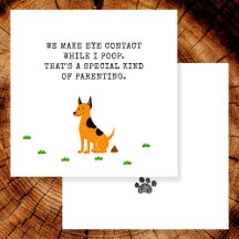 Graciosa tarjeta del día del padre feliz de poop d