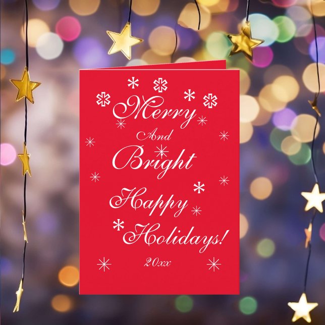 Festiva Moda Script moderno Guay Tarjeta de vacaciones roj (Cheerful "Merry And Bright' customizable chic red Christmas card.)