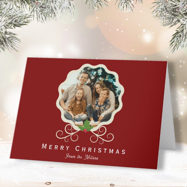 Festiva Navidades de fotografía familiares Holly tarjeta d (Family Photo Christmas Holly Folded Holiday Card, red and green elegant minimalist modern)