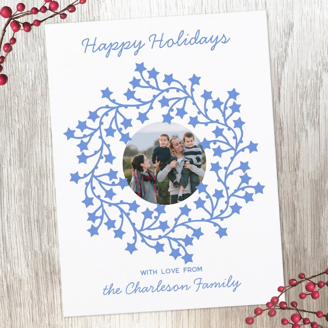 Festiva Postal navideña escandinava de estrella de la foto (Scandinavian star wreath garland personalized photo Christmas or holiday postcard)