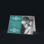 Festiva Snowflakes Chalkboard Foto Tarjeta de saludo, Verd<br><div class="desc">Tarjeta de felicitación de fotos Chalkboard Chalkboard, moderna y de moda con copas de nieve en blanco, con un toque de pizarra turquesa y elegantes copos de nieve. Esta tarjeta de moda es perfecta para enviar saludos de vacaciones. Personalizar con su propia foto familiar y el saludo personalizado de su...</div>