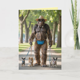 Festiva Tarjeta de Bigfoot Paseando al Perro
