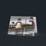 Festiva Tarjeta de felicitación Snowmen Wine Bar, sobres i<br><div class="desc">Haga su Navidad divertida y colorida con esta divertida tarjeta de felicitación diseñada usando la foto original de Ausra Paulauskaite (Arte Digital Pandute). Puede personalizar usando herramientas de zazzle si lo desea. Siéntase libre de visitar por sus impresiones enmarcadas y otros artículos con fotos del autor y arte digital. El...</div>