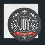 FESTIVA TARJETA DE FOTO DE HOLIDAY JOY ROUND CHALKBOARD<br><div class="desc">DESEANDO ALEGRÍA: Brillante y alegre estilo de pizarra redonda de diseño navideño adornado con banner retro, tipografía vintage en blanco y negro, y elegantes remolinos. Personalice esta tarjeta de felicitación decorativa de fotos de vacaciones con su nombre familiar. Añade tu foto familiar de vacaciones favorita y personalizar el texto. Una...</div>