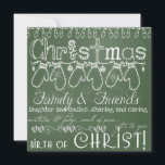 Festiva Tarjeta de Navidades fotográficos Green Chalkboard<br><div class="desc">Todo lo alegre se puede encontrar en nuestra tarjeta cuadrada de Navidades de fotos de pizarra verde con texto blanco en un fondo de pizarra verde con una cadena de mitones, luces de árbol, copos de nieve, hueso, corazones y ornamentos. ¡Puedes fácilmente personalizar esta tarjeta de fotos de Navidad con...</div>