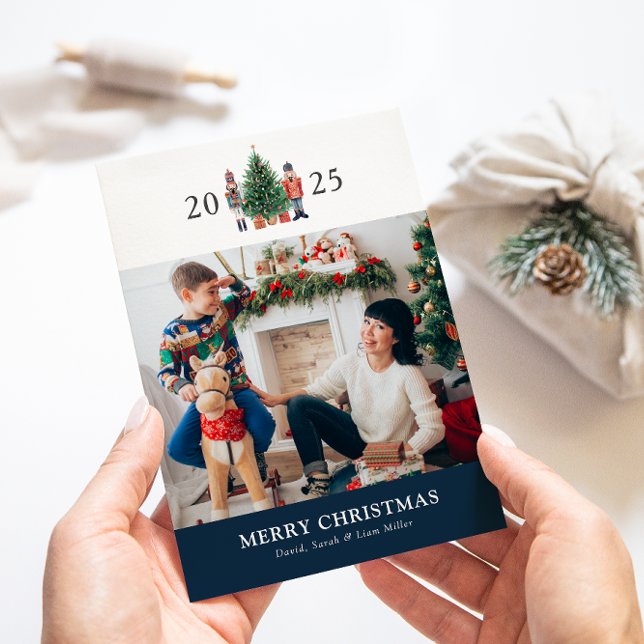 Festiva Tarjeta de vacaciones de Collage de fotos de Navid (2025 Holiday Nutcracker Blue Photo Collage Christmas Card by Painted Paperie
)