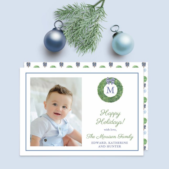 Festiva Tarjeta de vacaciones de imagen de monograma intel (Preppy boxwood with blue and white bow family picture holidays card)