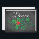 Festiva Tarjeta de vacaciones de paz | Faux Chalkboard, Ho<br><div class="desc">Esta barata y festiva tarjeta de Navidad o tarjeta de vacaciones en blanco y negro "Peace" tiene un grupo de vegetación que tiene hojas y bayas huecas y otros follajes variados en un falso fondo de pizarra con un ligero toque blanco a su alrededor. El texto delantero se realiza en...</div>