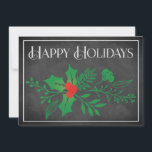 Festiva Tarjeta de vacaciones feliz | Faux Chalkboard, Hol<br><div class="desc">Este barato y festivo Navidad de pizarra negra y blanca "Happy Holidays" o tarjeta de vacaciones tiene un grupo de vegetación que tiene hojas y bayas huecas y otros follajes variados sobre un falso fondo de pizarra con un ligero toque blanco a su alrededor. La redacción de "Happy Holidays" se...</div>