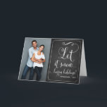 Festiva Tarjeta de vacaciones Rustic Chalkboard permite la<br><div class="desc">Cartel de Personalizable de la tarjeta navideña de la tipografía de nieve y la tarjeta de  de Navidad para dar a tu familia y amigos un guión caprichoso. Esta tarjeta plegada de vacaciones será perfecta para parejas y recién casados. Esto está disponible en una variedad de colores.</div>