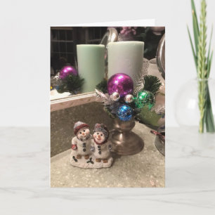 Festiva Tarjeta de visualización de velas y hombres de nie