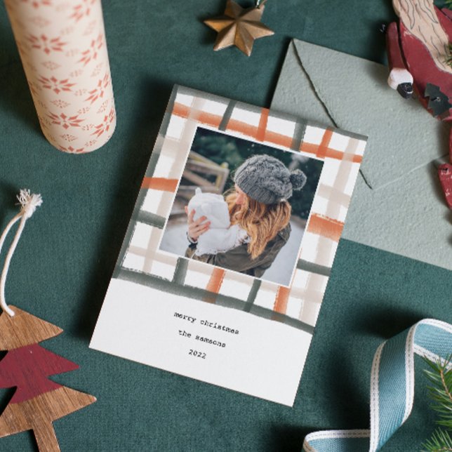 Festiva Tarjeta fotográfica de vacaciones en aula | B (Watercolor painted classroom plaid photo Christmas card.)