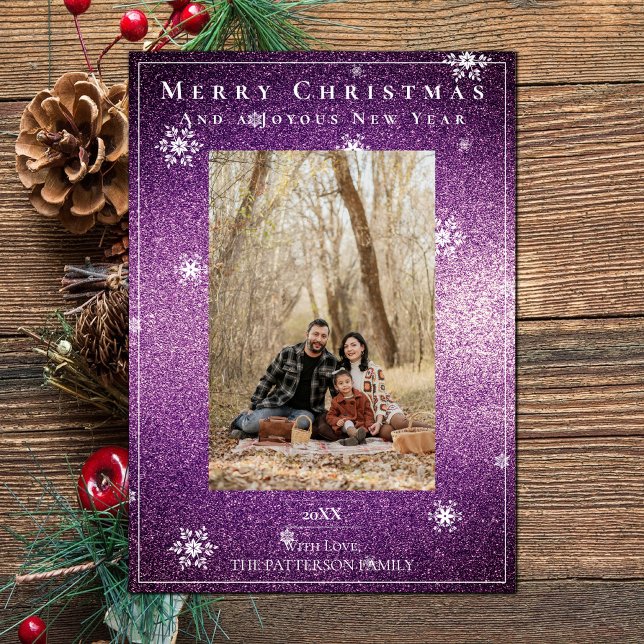 Festiva Tarjeta fotográfica navideña Magenta Purpurina Sno (Magenta Glitter Snowflakes Holiday Photo Card)
