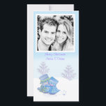 Festiva Tarjeta fotográfica Snow Couple<br><div class="desc">Tarjeta fotográfica navideña con una linda pareja de nieve en tonos azules y lilas. Inserte su propia foto para un saludo de vacaciones verdaderamente especial para la familia y los amigos. Las tarjetas son fáciles de personalizar y vienen con sobres.</div>