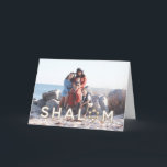 Festiva Tarjeta Shalom Star Hanukkah - doblado<br><div class="desc">Una manera magnífica de enviar saludos de Hanukkah esta festividad. Esta tarjeta de fotos de Hanukkah,  que incluye la palabra "Shalom" y la estrella de David deja mucho espacio para un mensaje personalizado en el interior. Busque otros elementos de coordinación de Parcel Studios.</div>