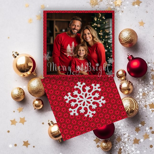 Festividad 'Merry & Bright' Tarjeta fotográfica de (Classic Christmas Red Snowflake Photo Card)