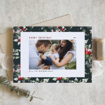 Festividad Patrón Holly Feliz Fotos de Navidad<br><div class="desc">Feliz Navidad! Envíe sus cálidos saludos a la familia y amigos con esta postal de Navidades de personalizable. Tiene un patrón de acuarela en un fondo verde oscuro. Personalice agregando sus detalles. Esta tarjeta de Navidades botánicos está disponible en otros colores y cartón.</div>