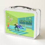Fiambrera gay romántica retra del metal de los<br><div class="desc">¡Este diseño metalizado de la caja del almuerzo de los pares gay románticos retros es simplemente fabuloso! El estilo de los años 60, características del diseño minimalistas del arte un par atractivo que disfruta de una tarde romántica. Snuggled para arriba en su turquesa hermosa, moderna seccional, en su hogar del...</div>