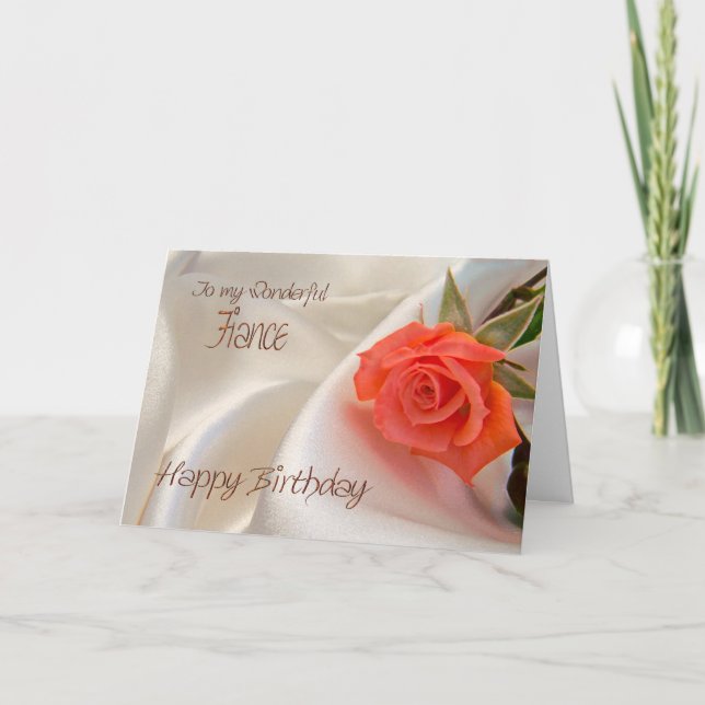 Fiance, una tarjeta de cumpleaños con una rosa ros (Anverso)