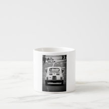 Fiat 500 en taza del café express de Roma
