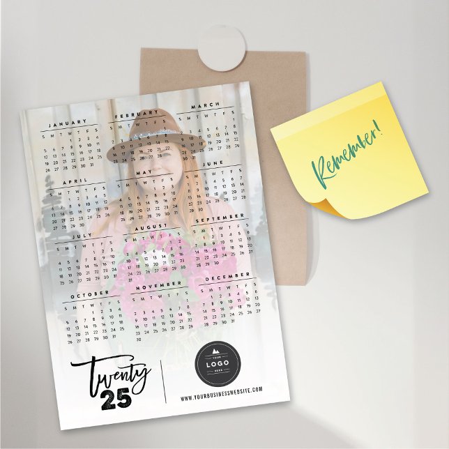Ficha magnética de la foto del calendario Brush Sc (Brush Script 2025 Calendar Photo Magnetic Card @ fat_fa_tin)